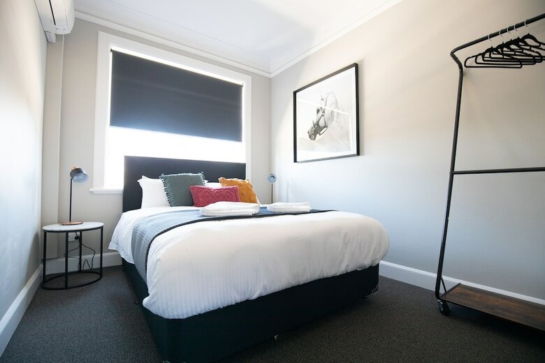 Horse And Jockey Hotel