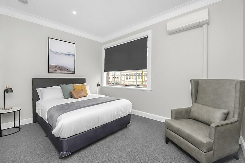 Horse And Jockey Hotel