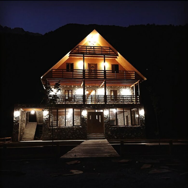 Hotel Alpine House Thethe
