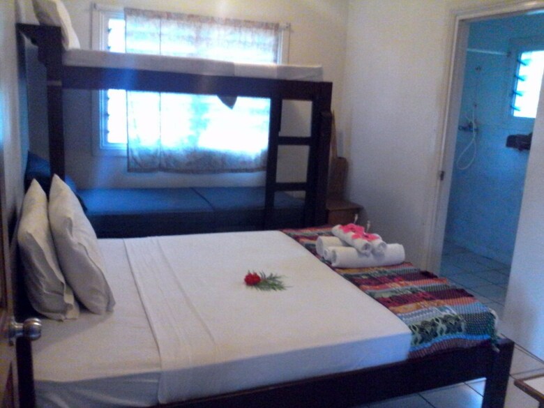 Tropicana Motel & Backpackers