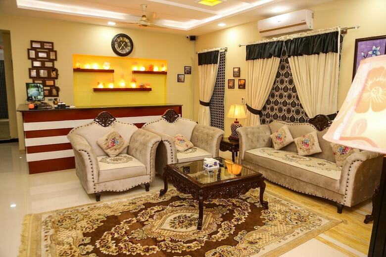 Hotel Monarch Residency