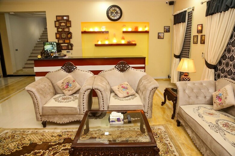 Hotel Monarch Residency