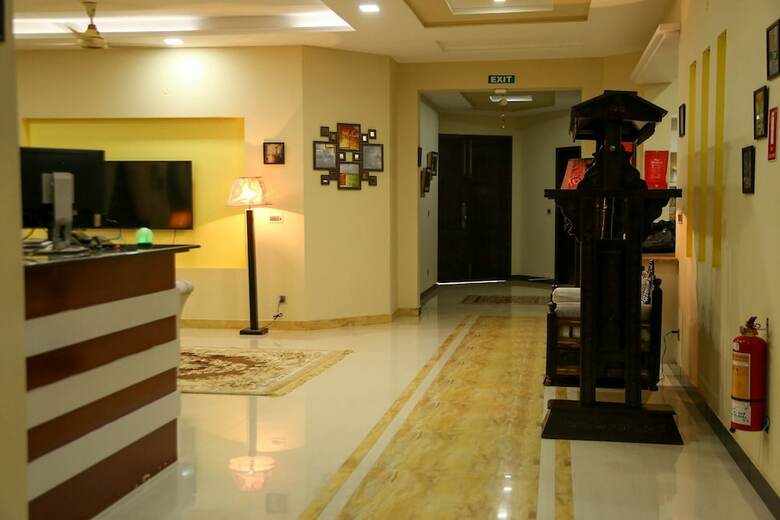 Hotel Monarch Residency