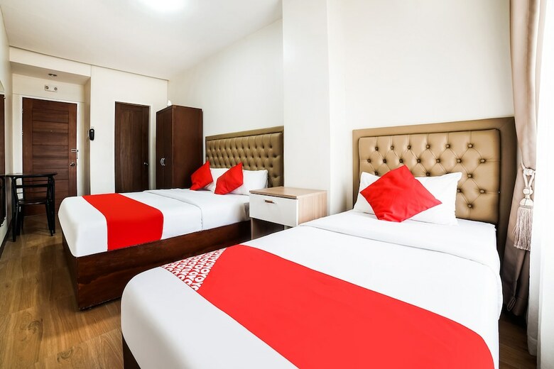 Hotel Oyo 256 Sakura Suites
