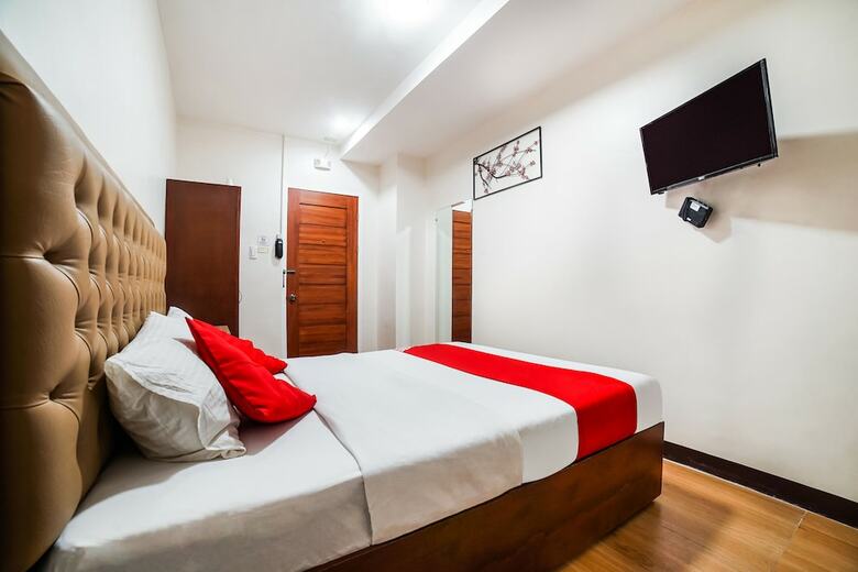 Hotel Oyo 256 Sakura Suites
