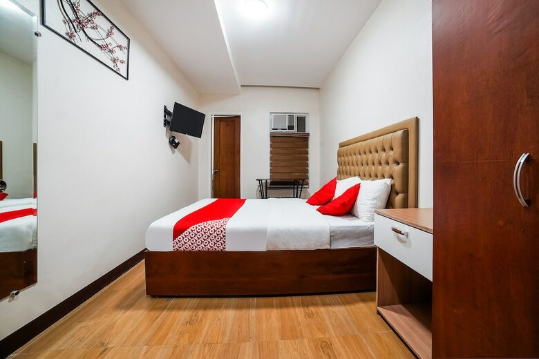 Hotel Oyo 256 Sakura Suites