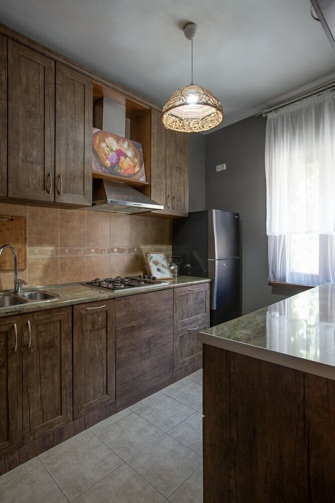 Veranda House On Samreklo 25