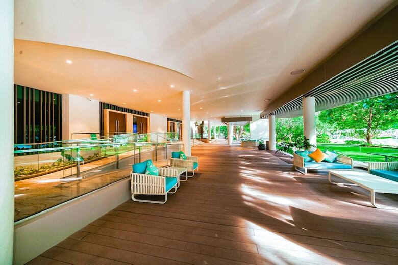 Hotel Tambuli Seaside Resort And Spa
