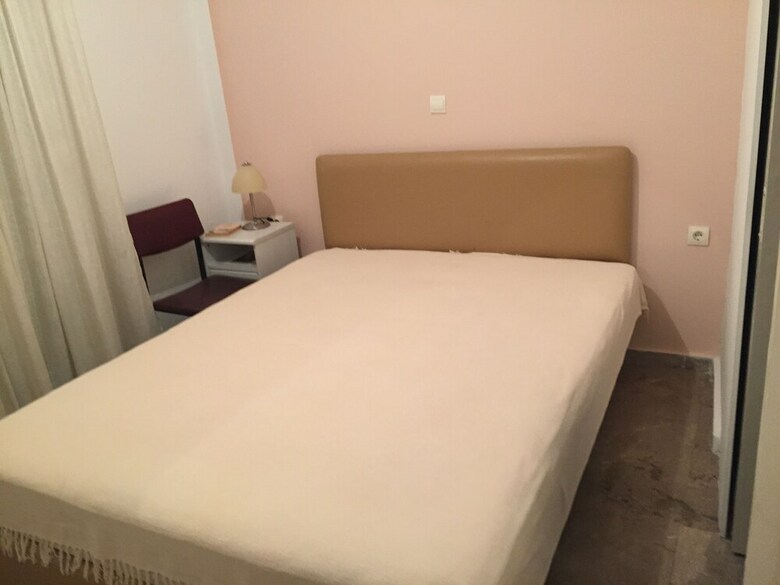 Spacious 3 Bedroom 5bed Apartment - Adults Only