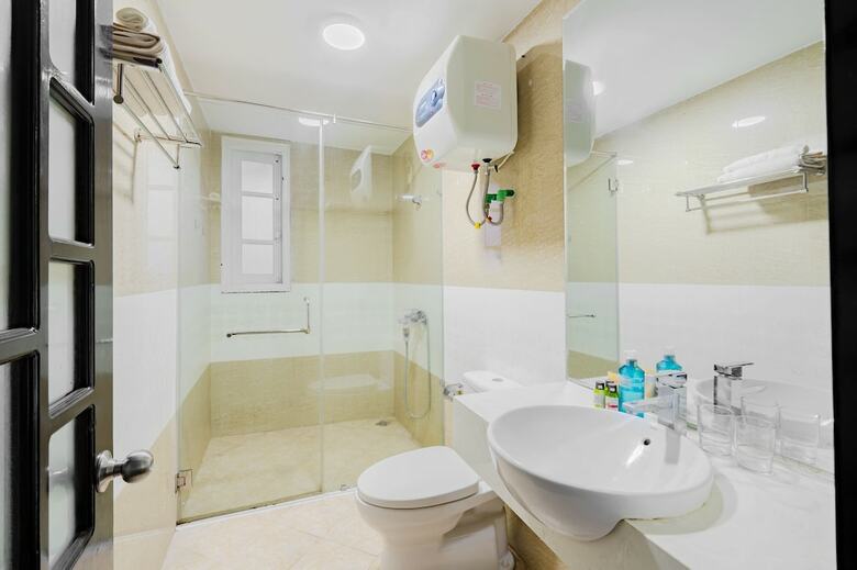 Hotel Floriane Cafe And Stay