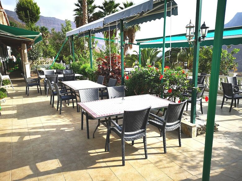 Aparthotel Finca Tom�s Y Puri