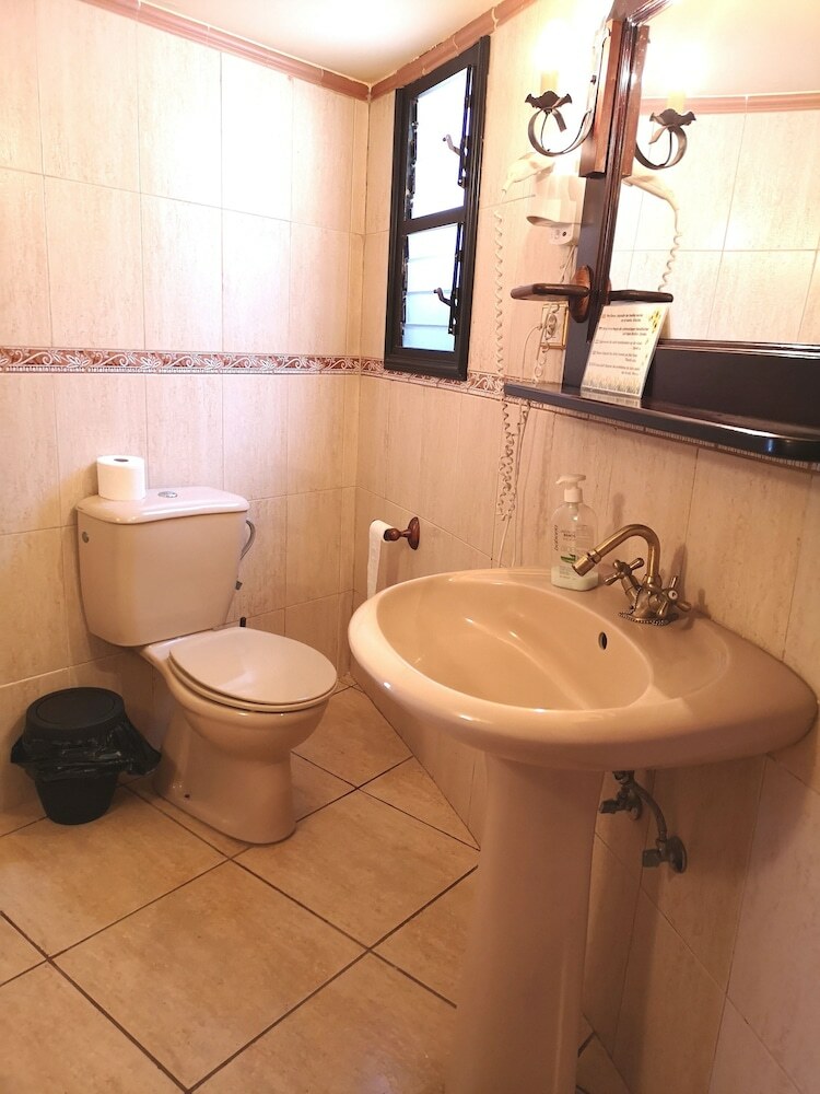 Aparthotel Finca Tom�s Y Puri