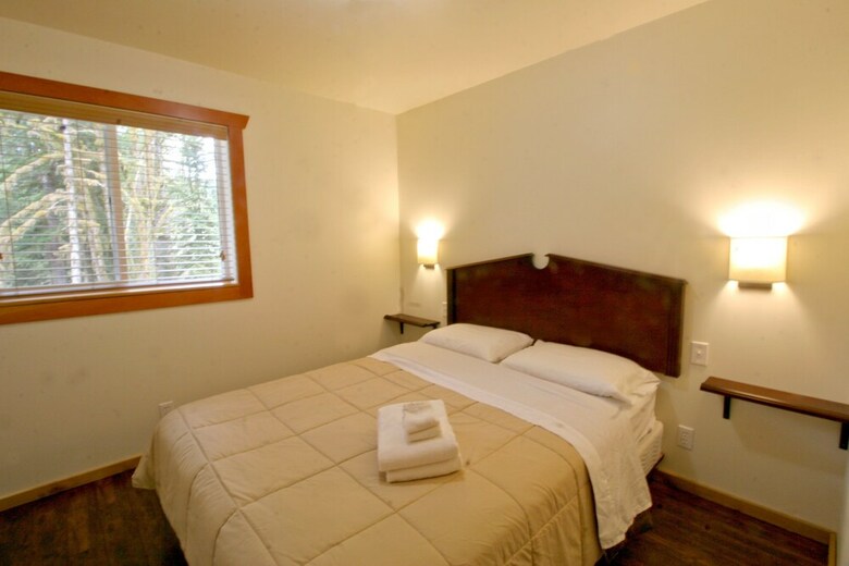 Mt. Baker Lodging Cabin 2 ? Hot Tub, A/c, Sleeps 10! By Mbl