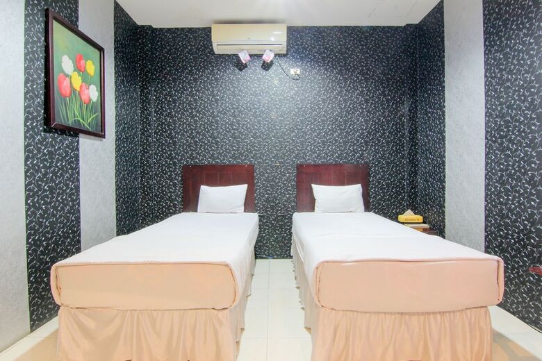Hotel Sing A Song
