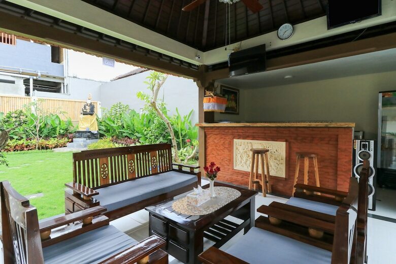 Hotel Prasada Guesthouse Canggu Bali