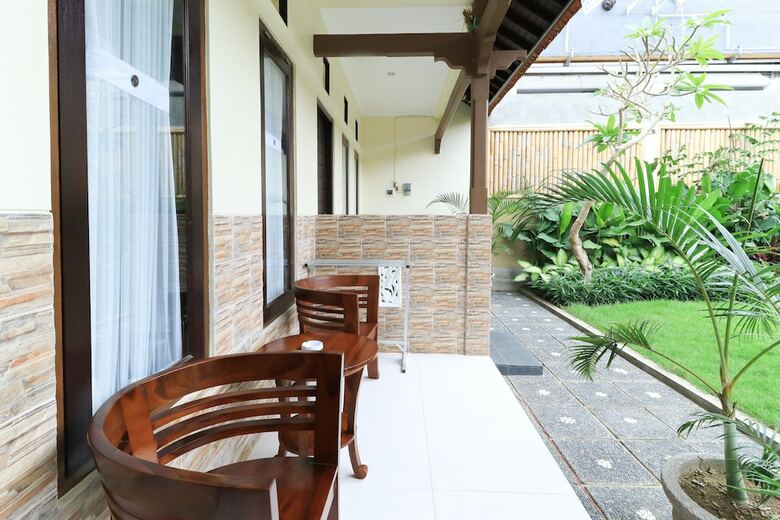 Hotel Prasada Guesthouse Canggu Bali