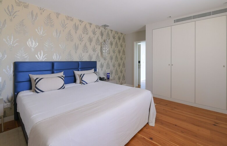 Hotel Sundial Gardens & Suites