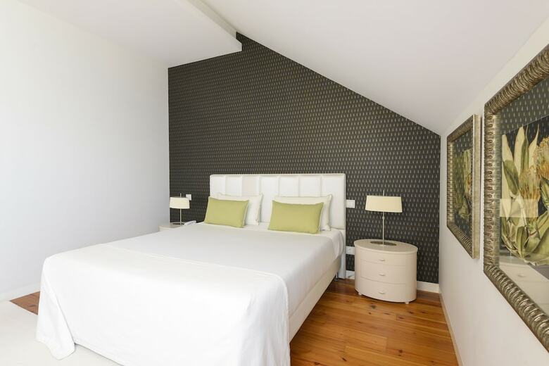 Hotel Sundial Gardens & Suites