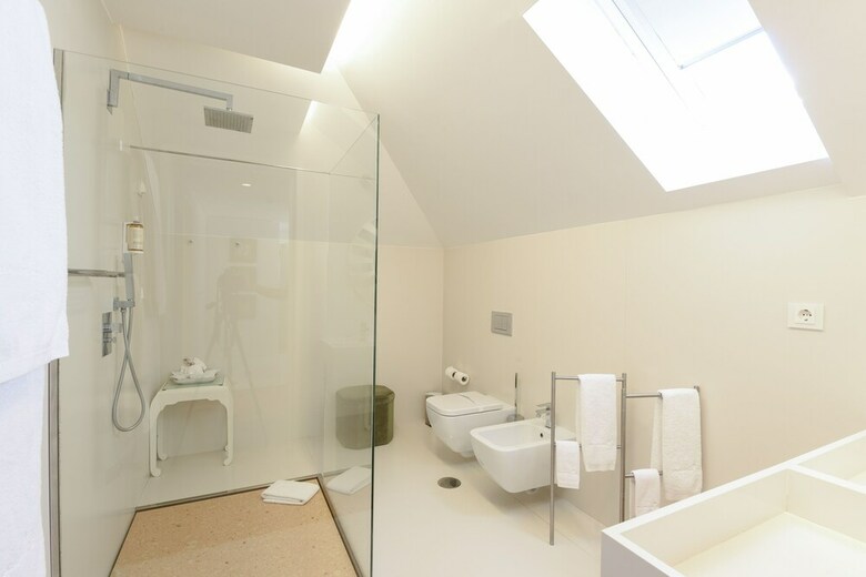Hotel Sundial Gardens & Suites