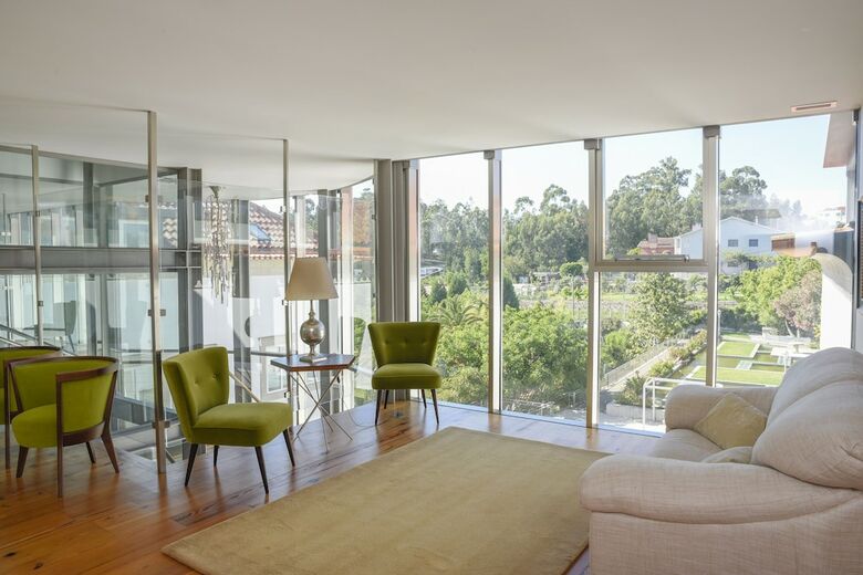 Hotel Sundial Gardens & Suites