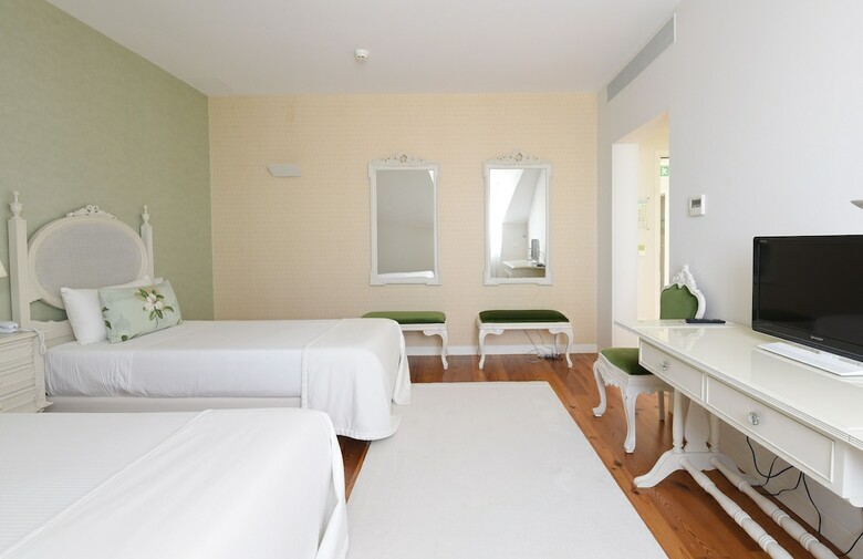 Hotel Sundial Gardens & Suites