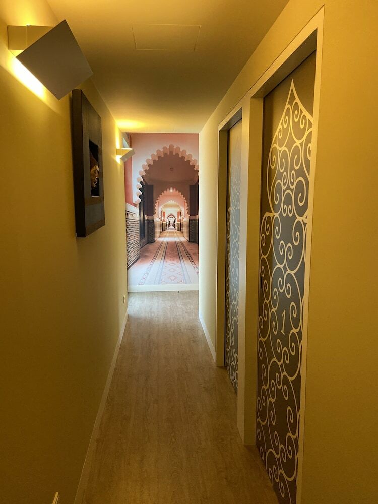 Hotel Sundial Gardens & Suites