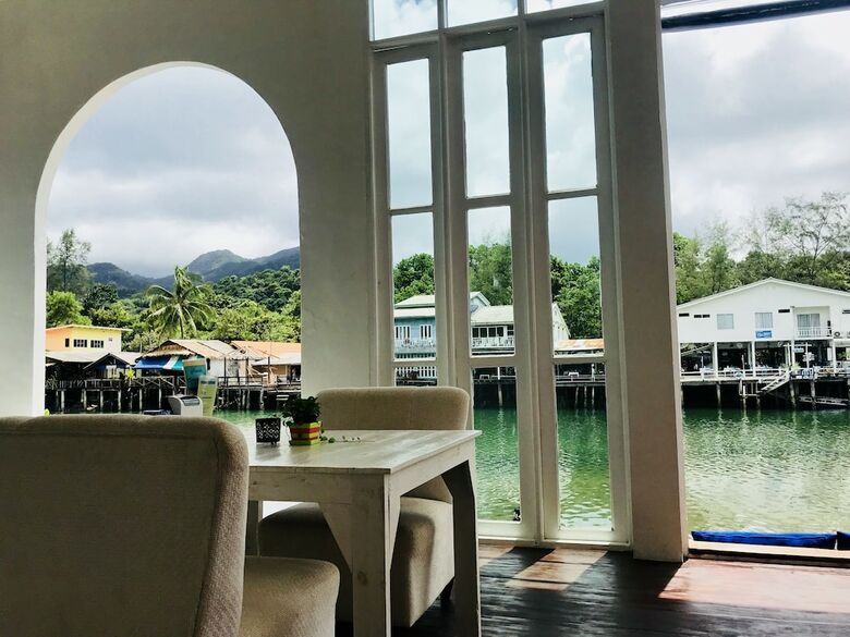 Hotel Watercolours Resort