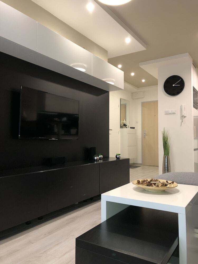 Apartment Holdings Pova?sk�