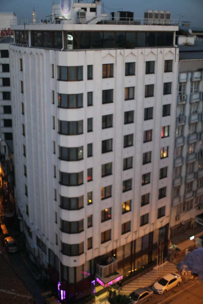 Park Royal Hotel