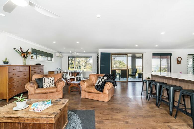 Hostal River Links