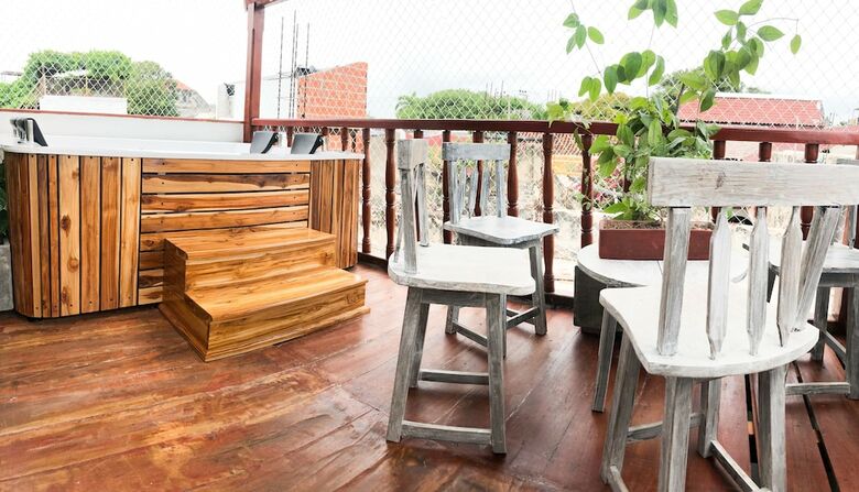 Trendy 4br 2ba House Family Friendly