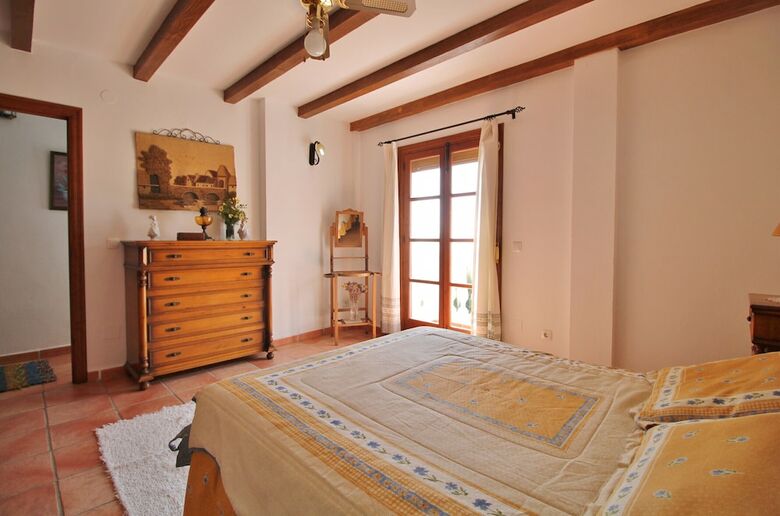 1055 Villa Cerrillo