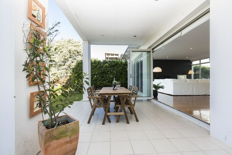 Sydney Seaside Contemporary Executive Living