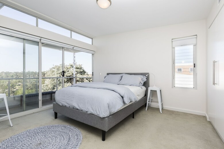 Sydney Seaside Contemporary Executive Living