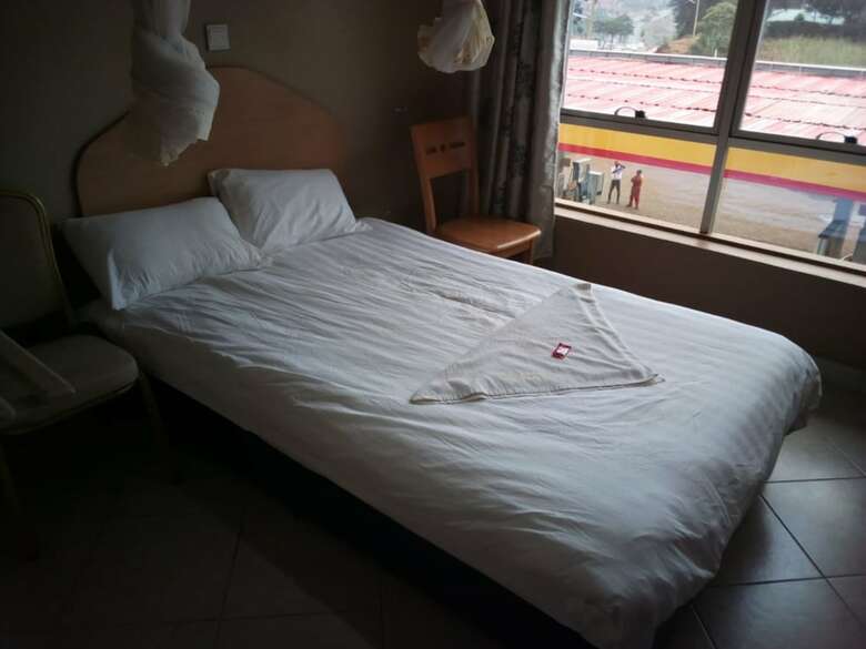 Hotel Summit Guest House & Grill