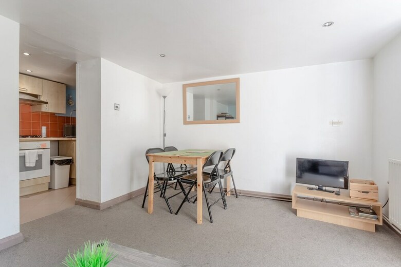 1 Bedroom Camden Apartment With Patio