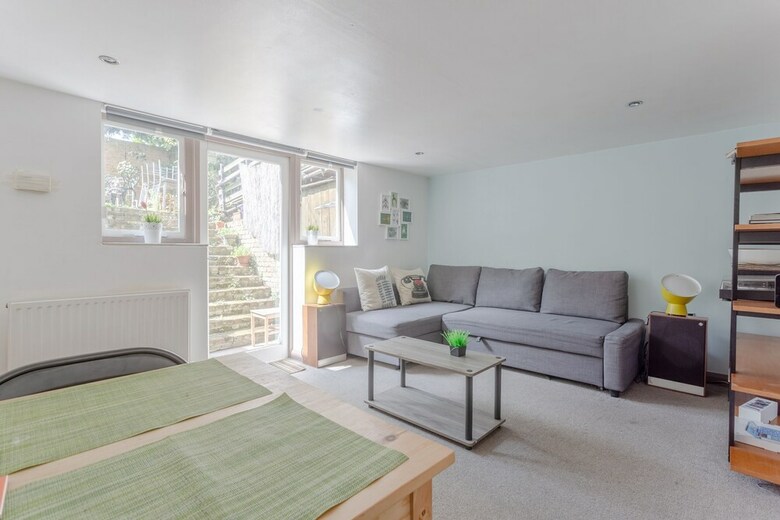 1 Bedroom Camden Apartment With Patio