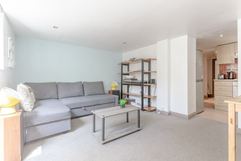 1 Bedroom Camden Apartment With Patio