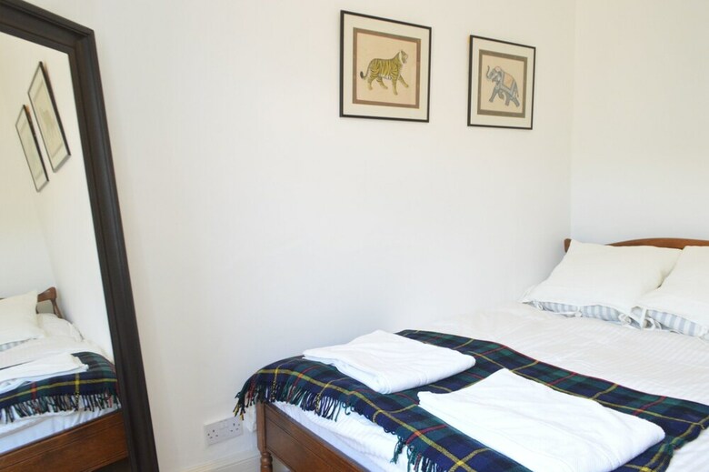 Bright 2 Bedroom Dalry Apartment