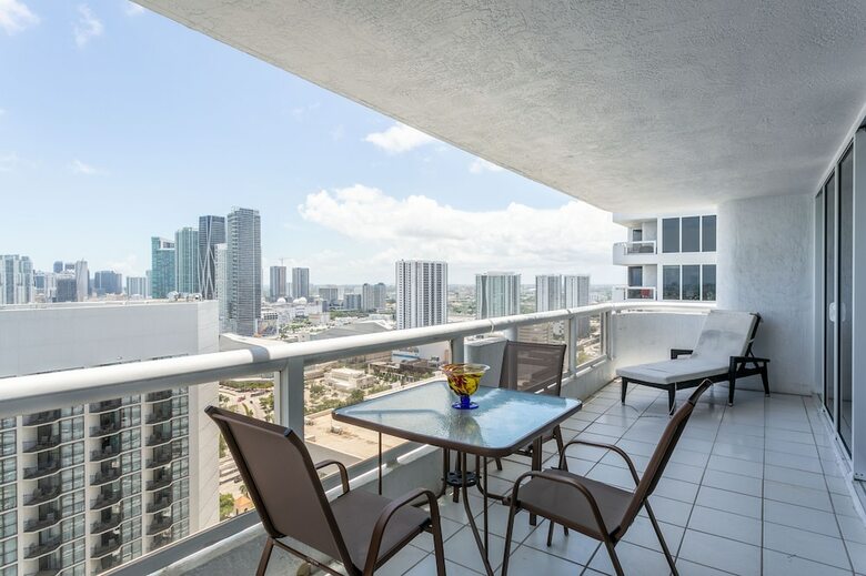 Apartamentos Bayfront Gem With Balcony And Pool
