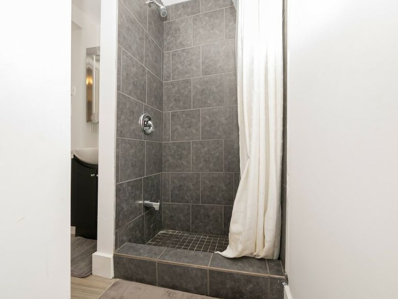 Posada Cosy 1 Bedroom Suite In Leslieville