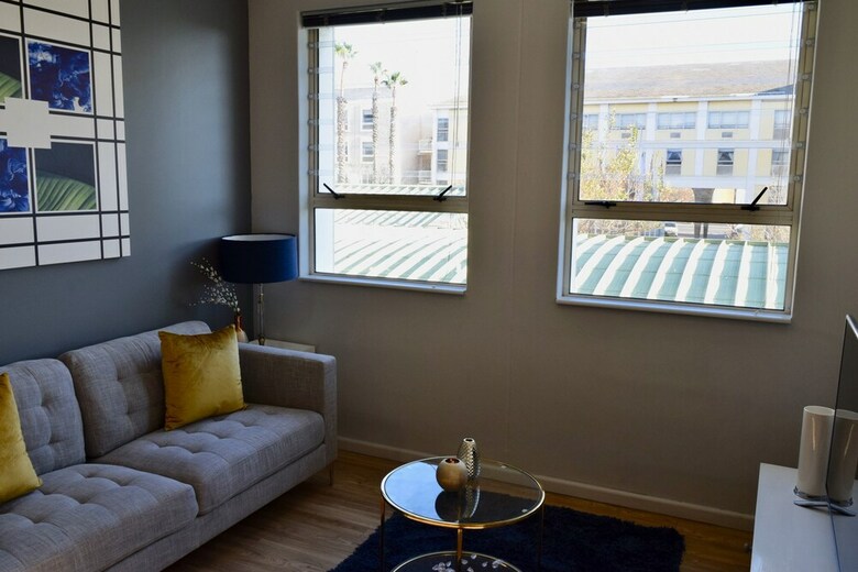 Private Apartment At Ports Edge