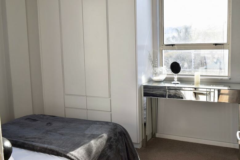 Private Apartment At Ports Edge