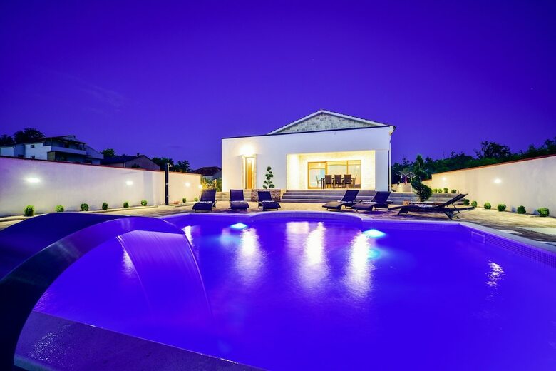 Villa Mary With Pool And Sauna