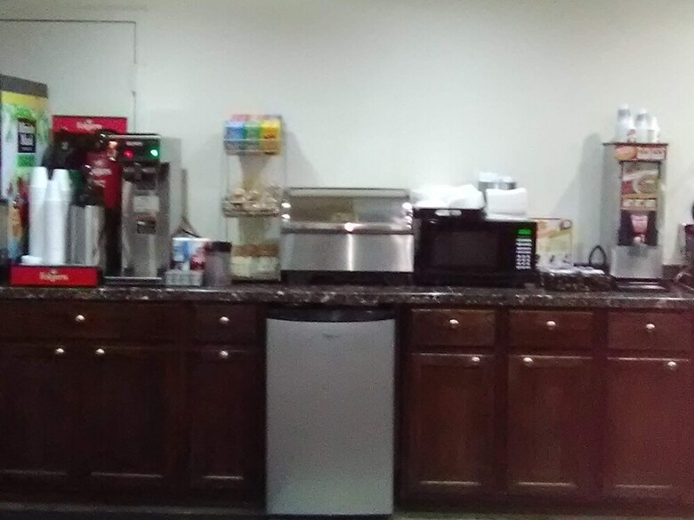 Hotel Ameraview Inn And Suites