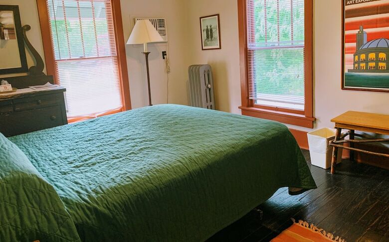 Posada Lakeside Inn