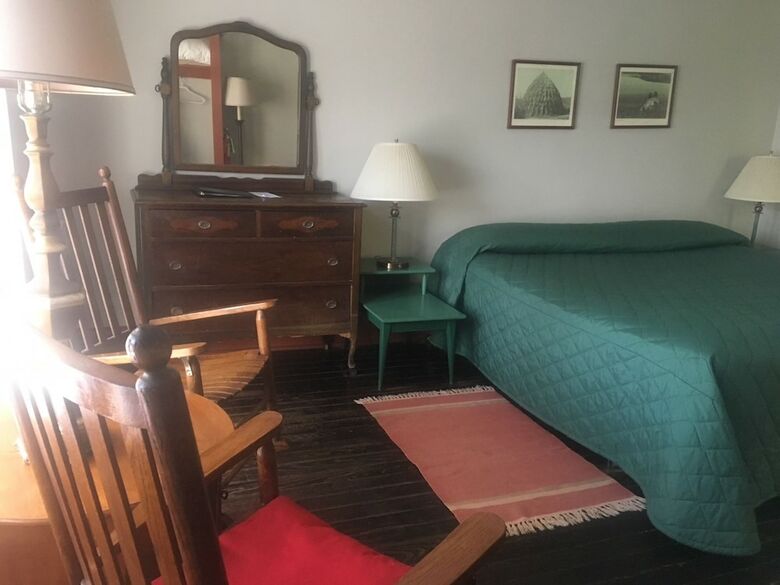 Posada Lakeside Inn