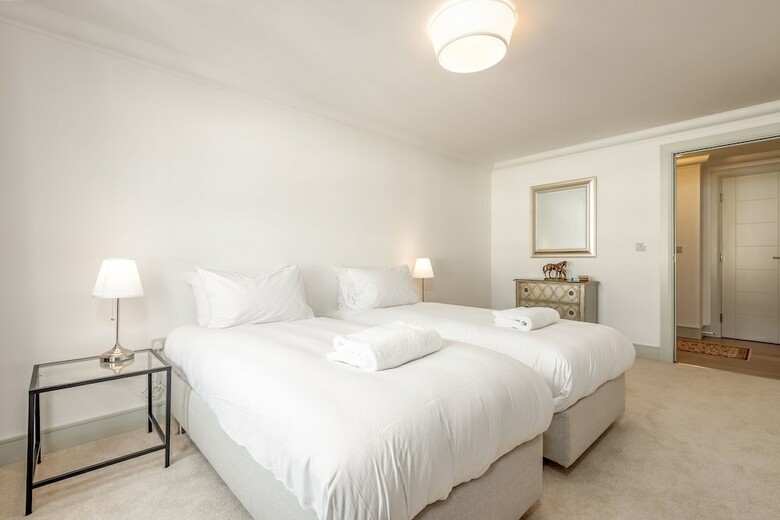 Kinness House Luxury Apartment