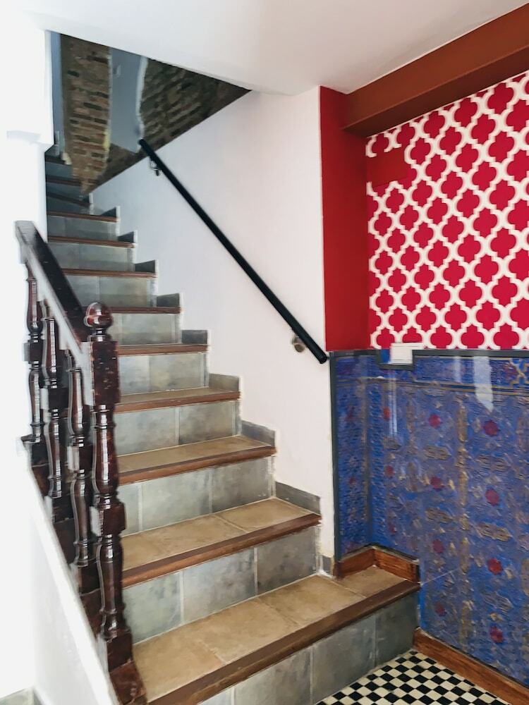 Arab House D�oro Alhambra Center