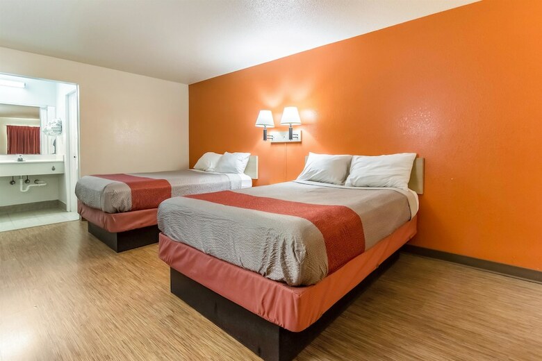 Motel 6 Raleigh Southwest - Cary
